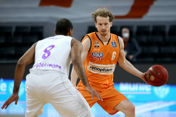 巴西队通过 巴西队通过