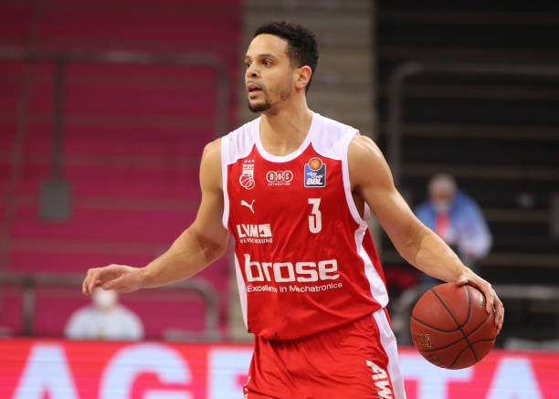 的内线拼抢 的内线拼抢