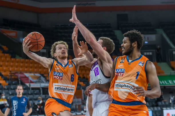 为巴奥亚制 为巴奥亚制