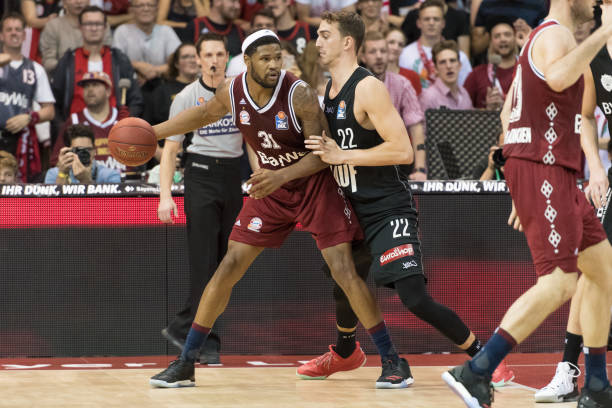 在激烈角逐 在激烈角逐